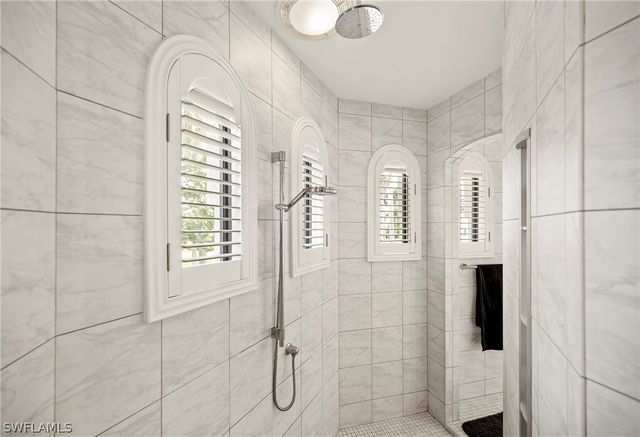 4944 Normandy CT, Cape Coral, FL 33904