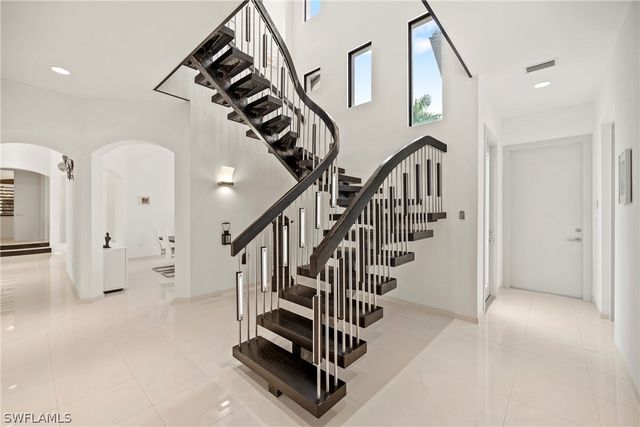 4944 Normandy CT, Cape Coral, FL 33904