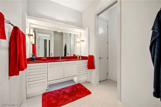 4944 Normandy CT, Cape Coral, FL 33904