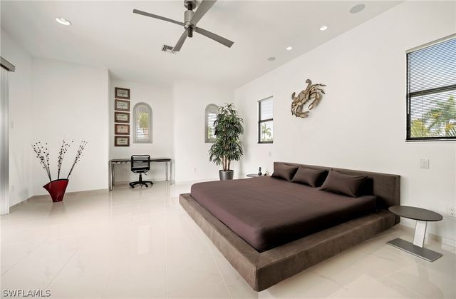 4944 Normandy CT, Cape Coral, FL 33904