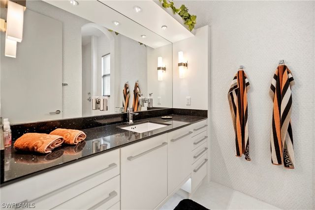 4944 Normandy CT, Cape Coral, FL 33904