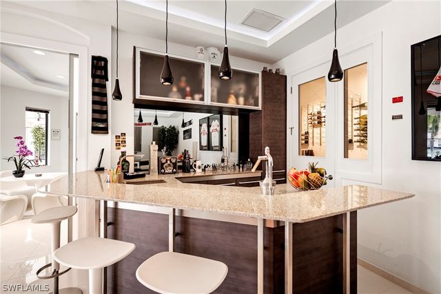 4944 Normandy CT, Cape Coral, FL 33904