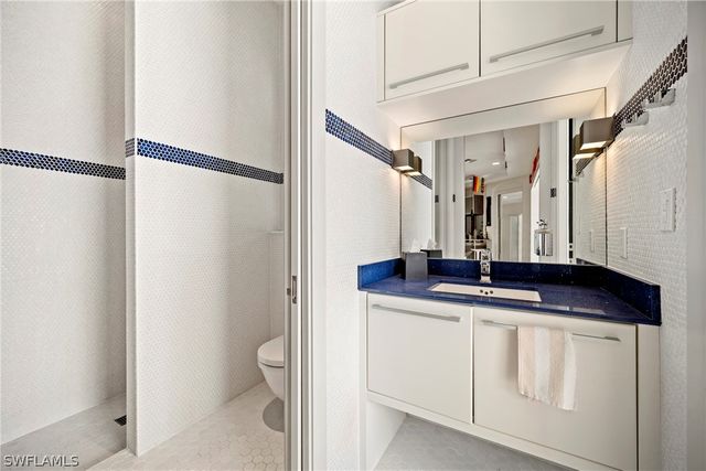 4944 Normandy CT, Cape Coral, FL 33904