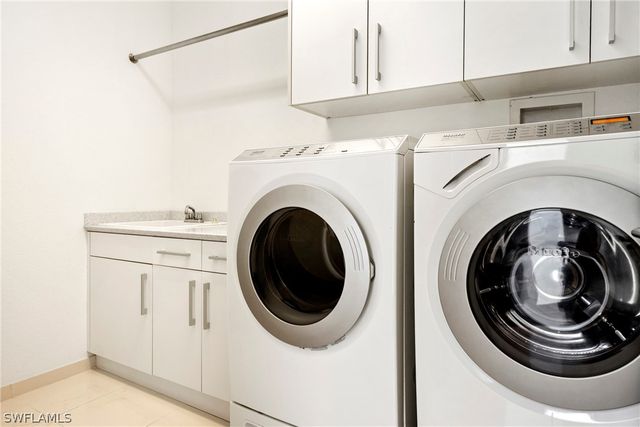 4944 Normandy CT, Cape Coral, FL 33904