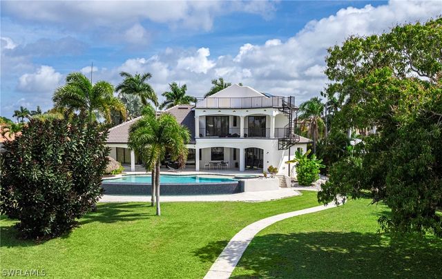 4944 Normandy CT, Cape Coral, FL 33904