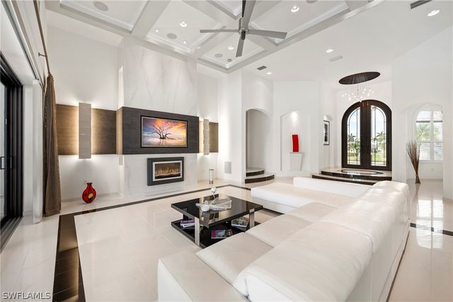 4944 Normandy CT, Cape Coral, FL 33904