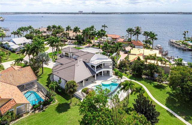 4944 Normandy CT, Cape Coral, FL 33904