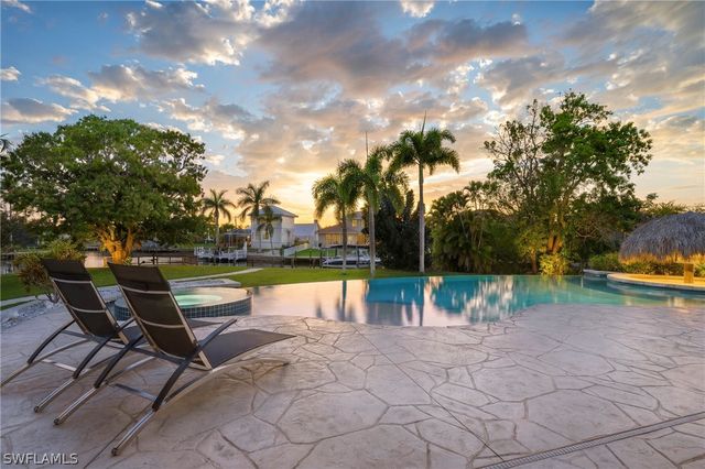 4944 Normandy CT, Cape Coral, FL 33904