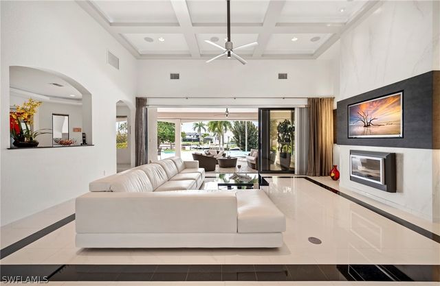 4944 Normandy CT, Cape Coral, FL 33904