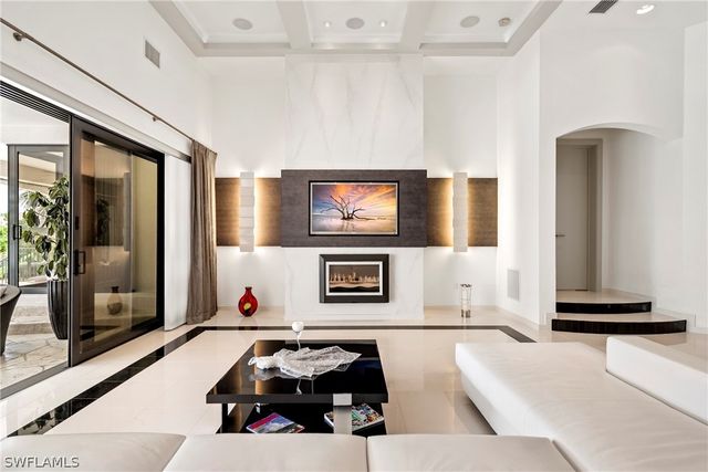 4944 Normandy CT, Cape Coral, FL 33904