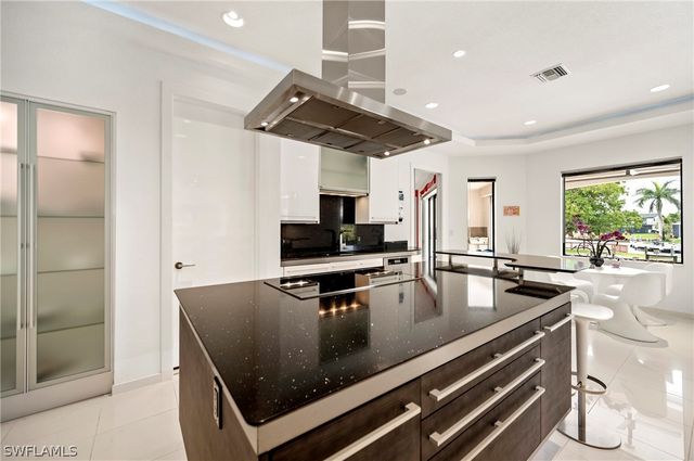 4944 Normandy CT, Cape Coral, FL 33904