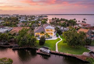 4944 Normandy CT, Cape Coral, FL 33904