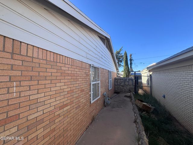 5601 FAIRBANKS Drive, El Paso, TX 79924