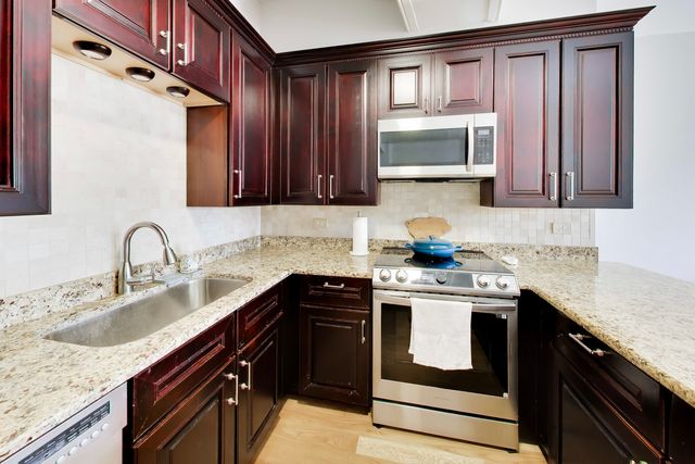 3323 N PAULINA Street 4E, Chicago, IL 60657