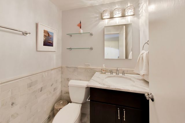 3323 N PAULINA Street 4E, Chicago, IL 60657