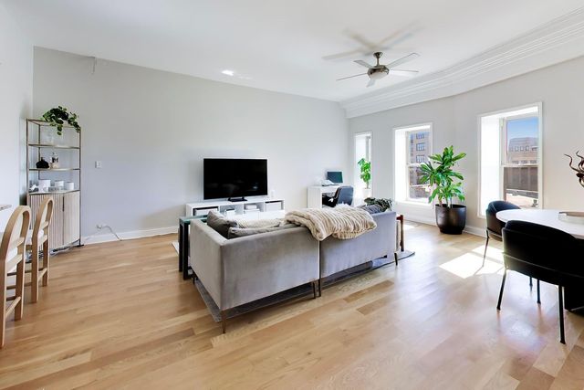 3323 N PAULINA Street 4E, Chicago, IL 60657