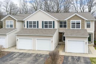 1774 Park Trail NE, Grand Rapids, MI 49525