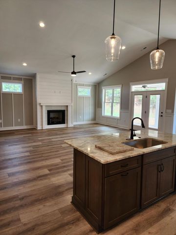 72 Carriage Homes DR, Moneta, VA 24121