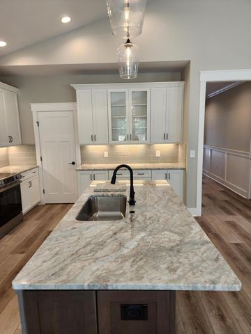 72 Carriage Homes DR, Moneta, VA 24121