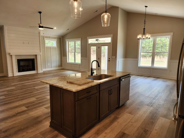 72 Carriage Homes DR, Moneta, VA 24121