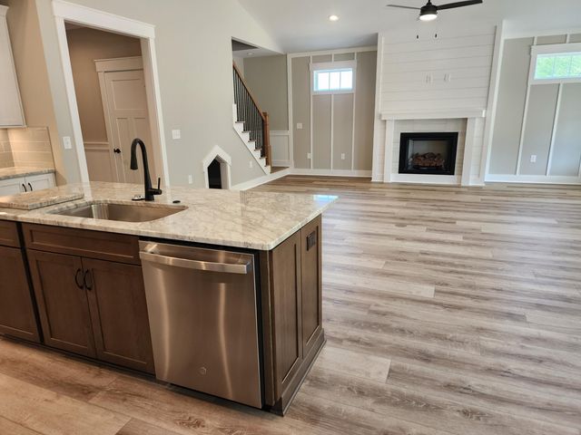 72 Carriage Homes DR, Moneta, VA 24121