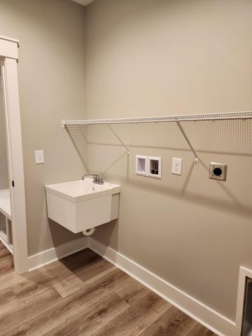 72 Carriage Homes DR, Moneta, VA 24121