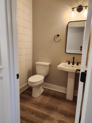 72 Carriage Homes DR, Moneta, VA 24121