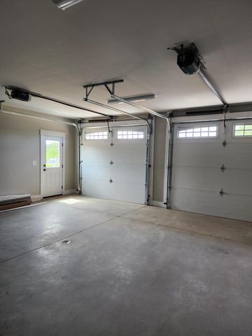 72 Carriage Homes DR, Moneta, VA 24121