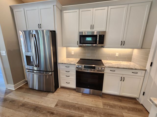 72 Carriage Homes DR, Moneta, VA 24121