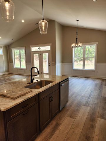 72 Carriage Homes DR, Moneta, VA 24121