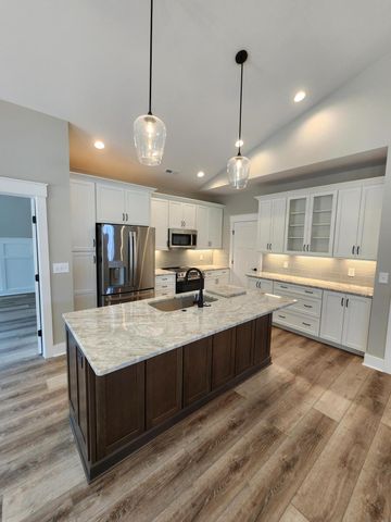 72 Carriage Homes DR, Moneta, VA 24121