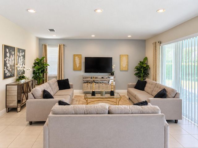 500 BURMA STREET, Kissimmee, FL 34747