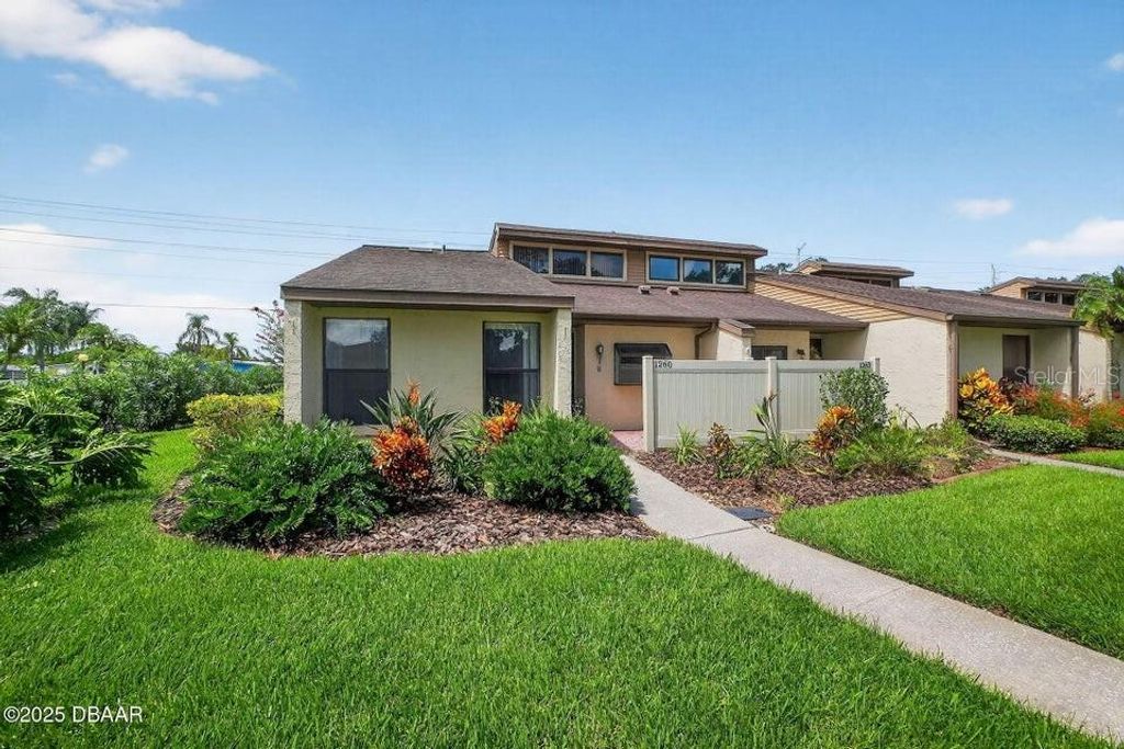1260 CHARTER OAKS CIRCLE, Daytona Beach, FL 32117