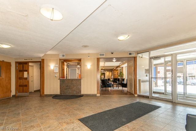 11850 Edgewater Drive 1002, Lakewood, OH 44107