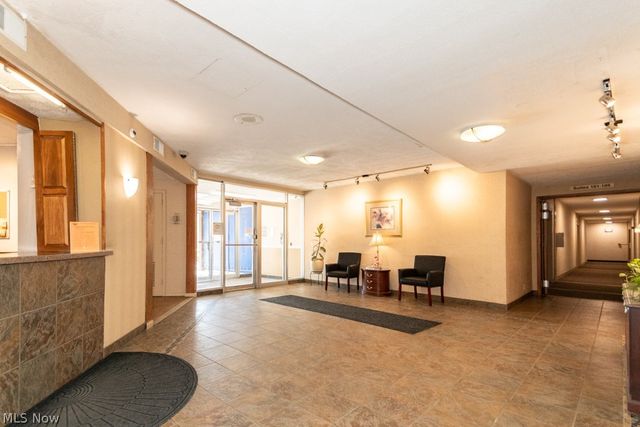 11850 Edgewater Drive 1002, Lakewood, OH 44107