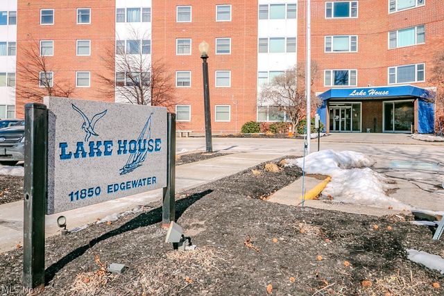 11850 Edgewater Drive 1002, Lakewood, OH 44107
