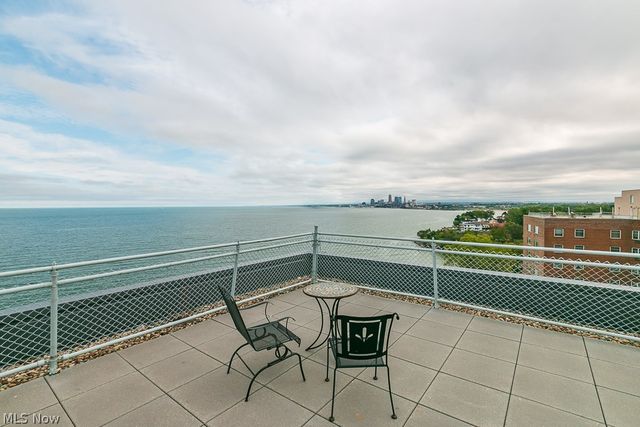 11850 Edgewater Drive 1002, Lakewood, OH 44107