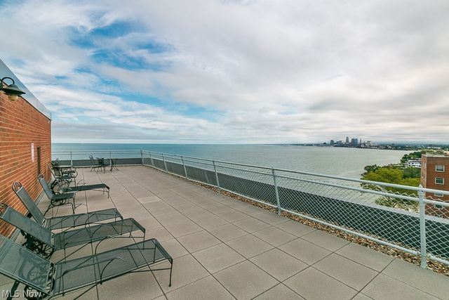 11850 Edgewater Drive 1002, Lakewood, OH 44107