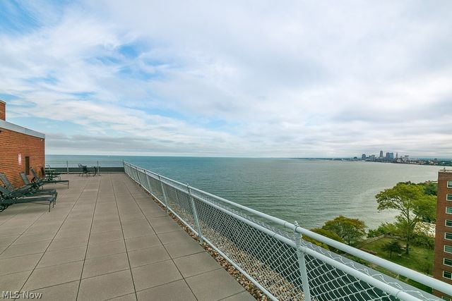 11850 Edgewater Drive 1002, Lakewood, OH 44107