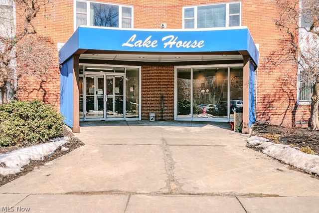 11850 Edgewater Drive 1002, Lakewood, OH 44107