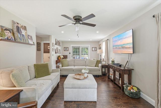 20 N CERVETTO RD, Little Egg Harbor Twp, NJ 08087
