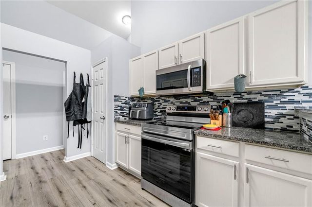 823 Langley View Court, Loganville, GA 30052