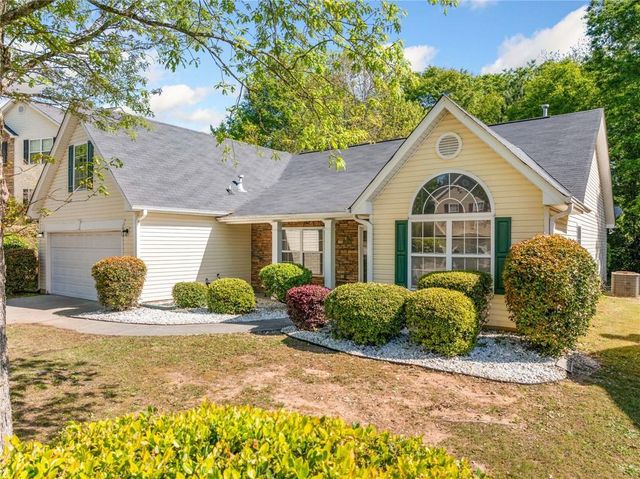 823 Langley View Court, Loganville, GA 30052