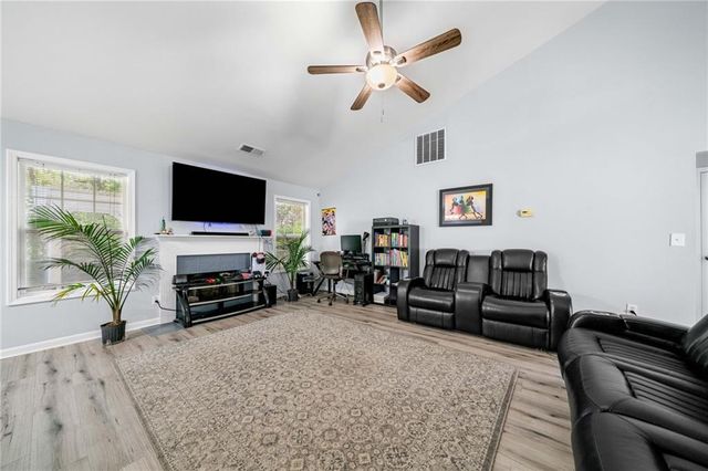 823 Langley View Court, Loganville, GA 30052