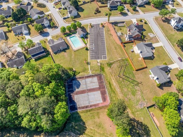 823 Langley View Court, Loganville, GA 30052