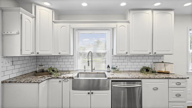 8930 PARLO RD, Baltimore, MD 21236