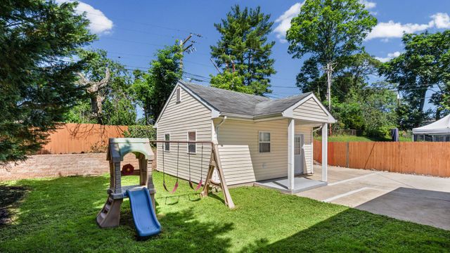 8930 PARLO RD, Baltimore, MD 21236