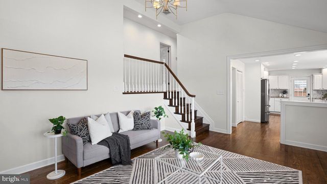 8930 PARLO RD, Baltimore, MD 21236