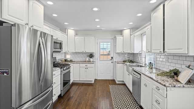 8930 PARLO RD, Baltimore, MD 21236