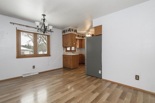 21401 W Woodland DRIVE, New Berlin, WI 53146